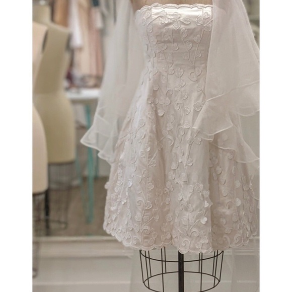 Dresses & Skirts - Vintage Wedding Dress